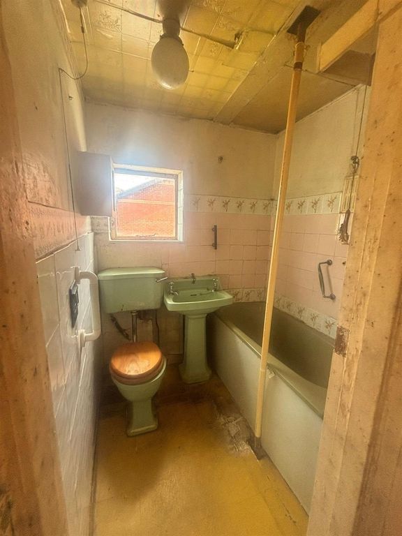Property photo 3 of 12