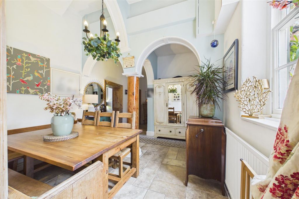 Property photo 2 of 26 Dining Entrance Hall