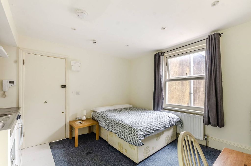 Property photo 1 of 3
