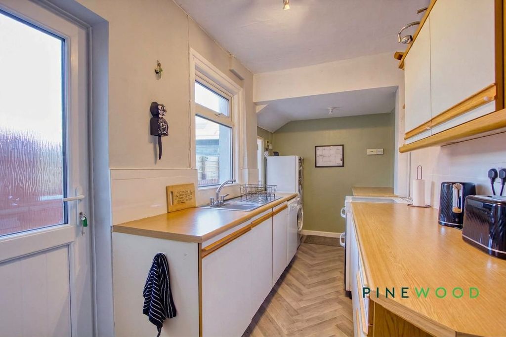 Property photo 2 of 16 Kitchen