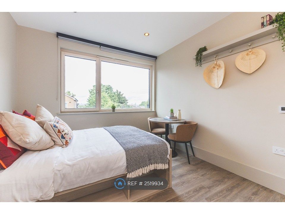 Property photo 3 of 19 Spacious Ensuite