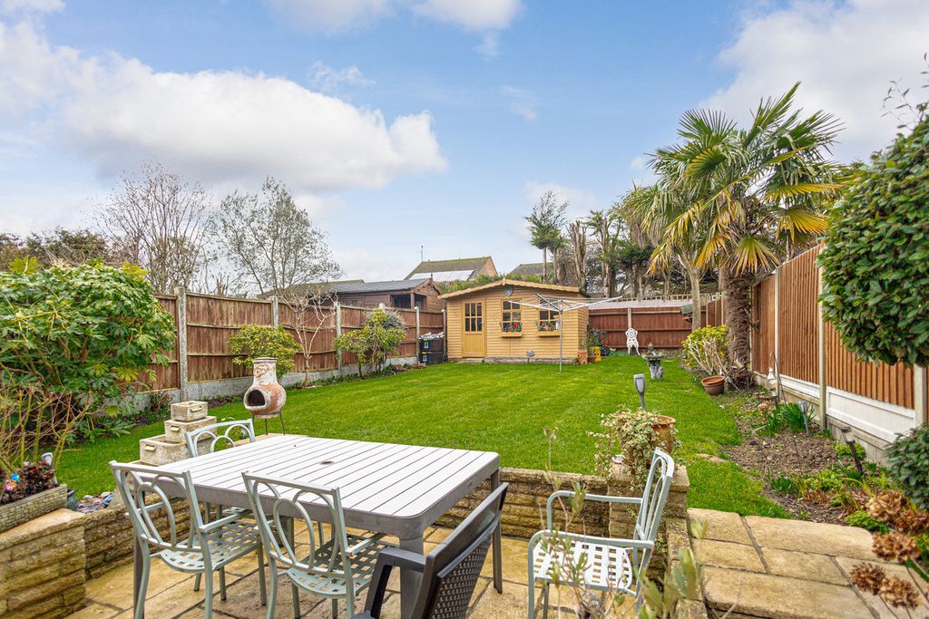 Property photo 2 of 28