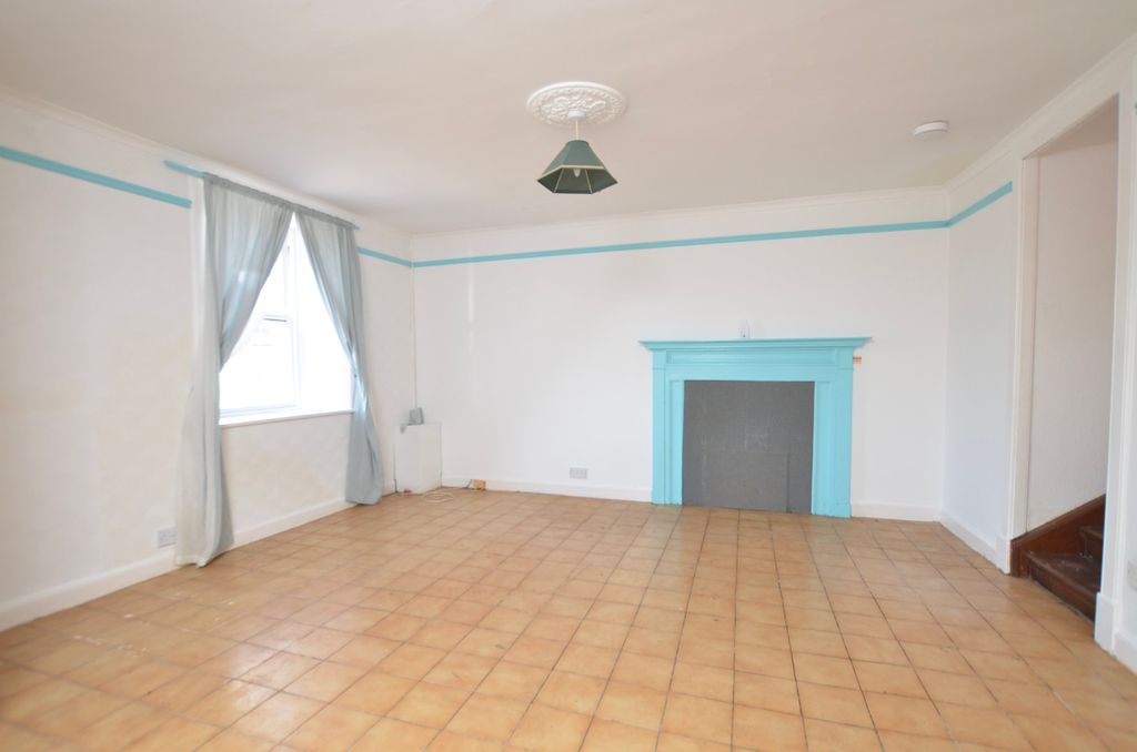 Property photo 2 of 27