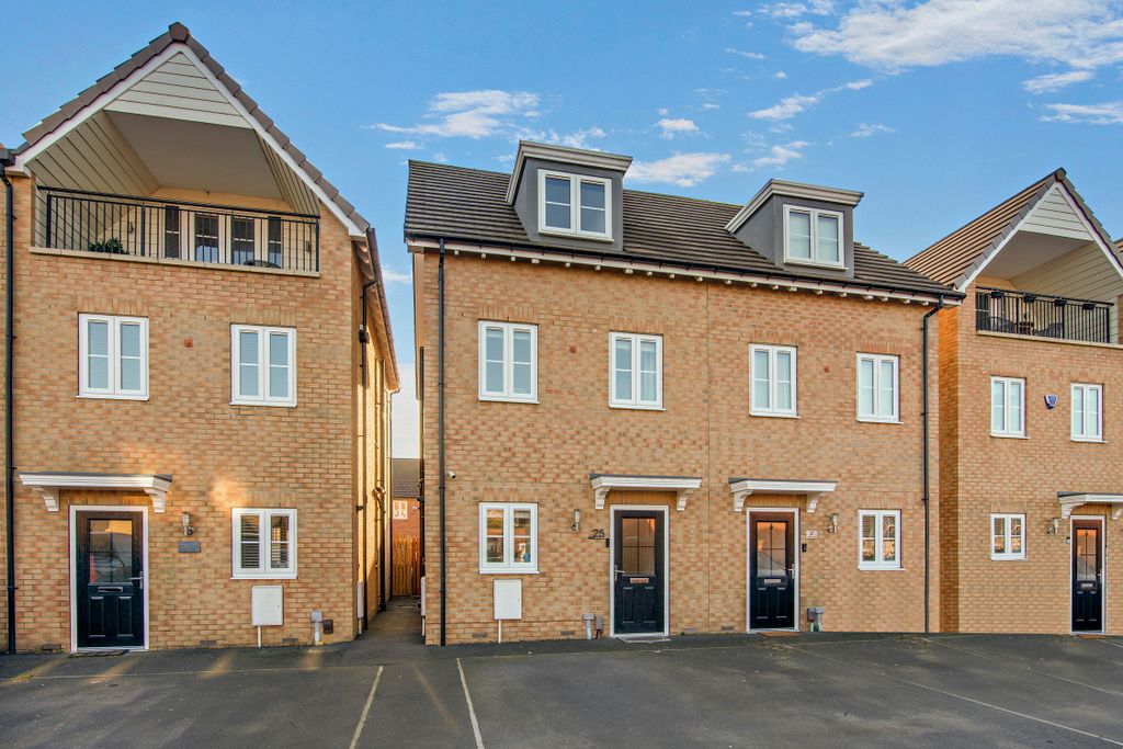 Property photo 1 of 15 8681440-Exterior10-v2-800 Front