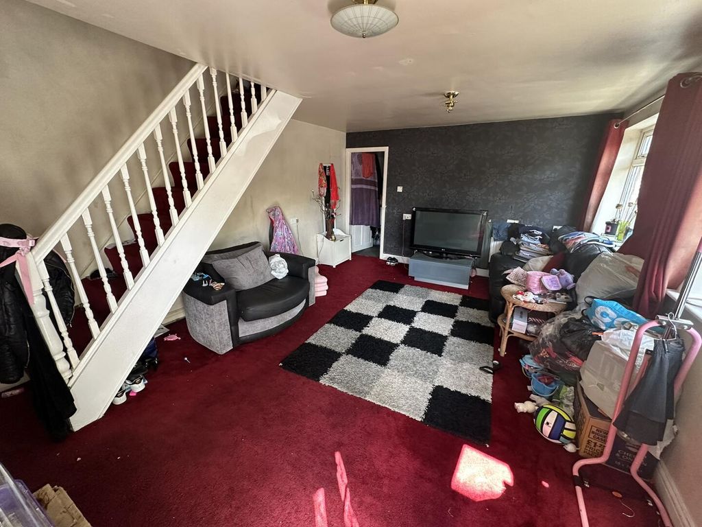 Property photo 1 of 12 Living Room
