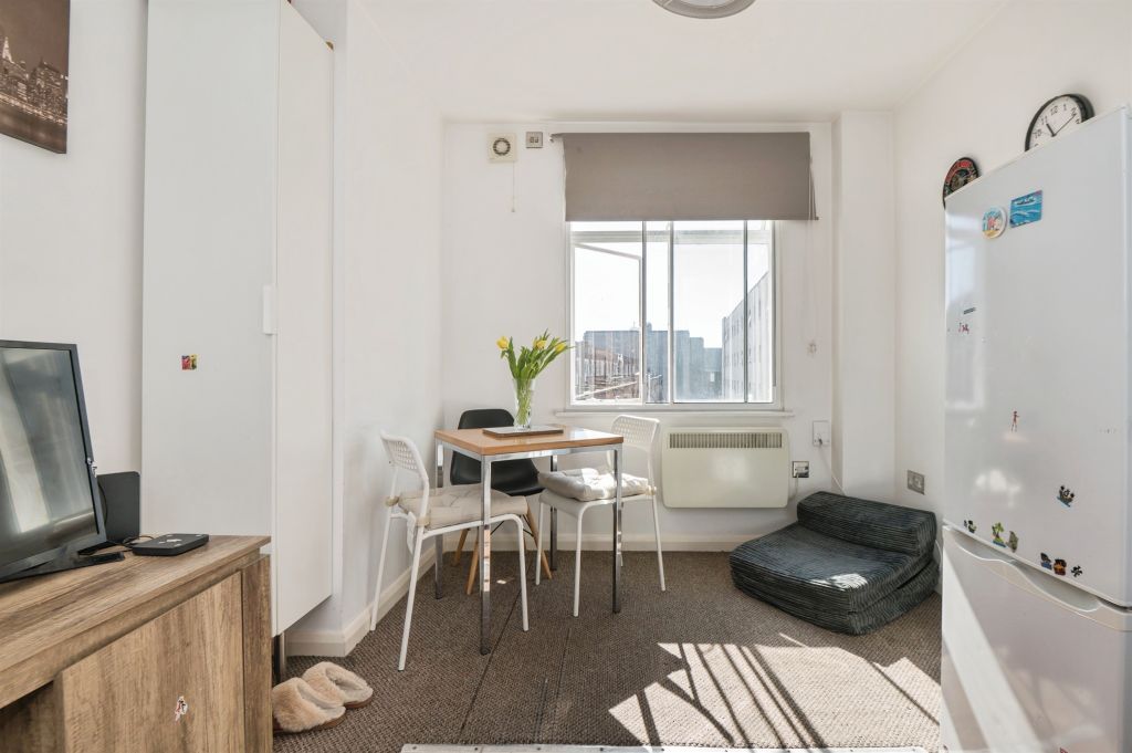 Property photo 3 of 8 Bedroom 1