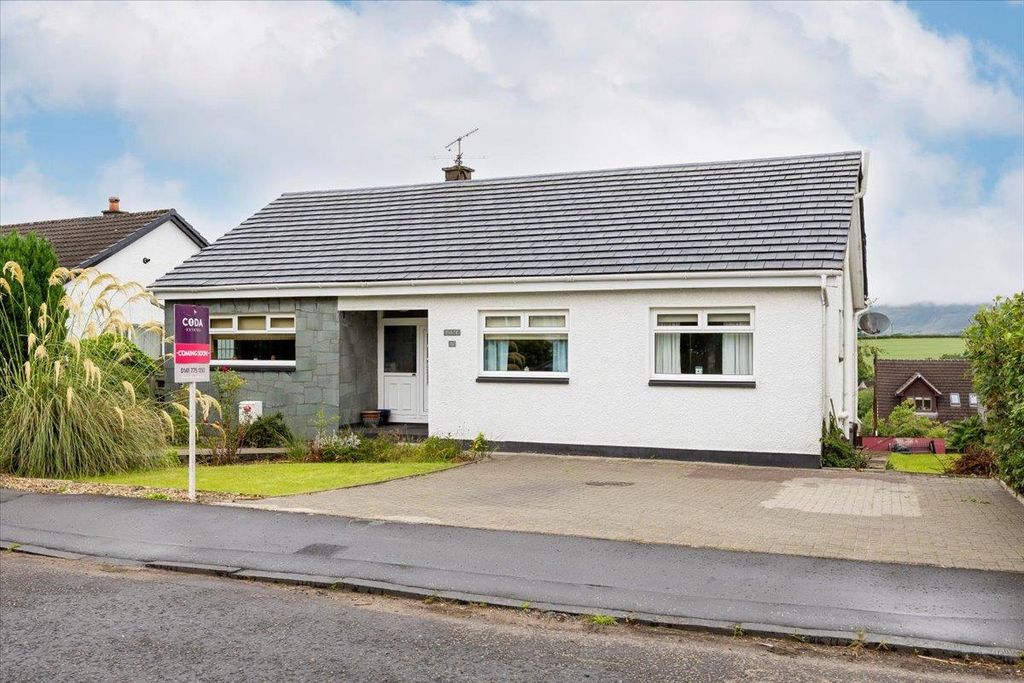 Property photo 1 of 27 01-72_Oak_Drive_Lenzie_001.Jpg