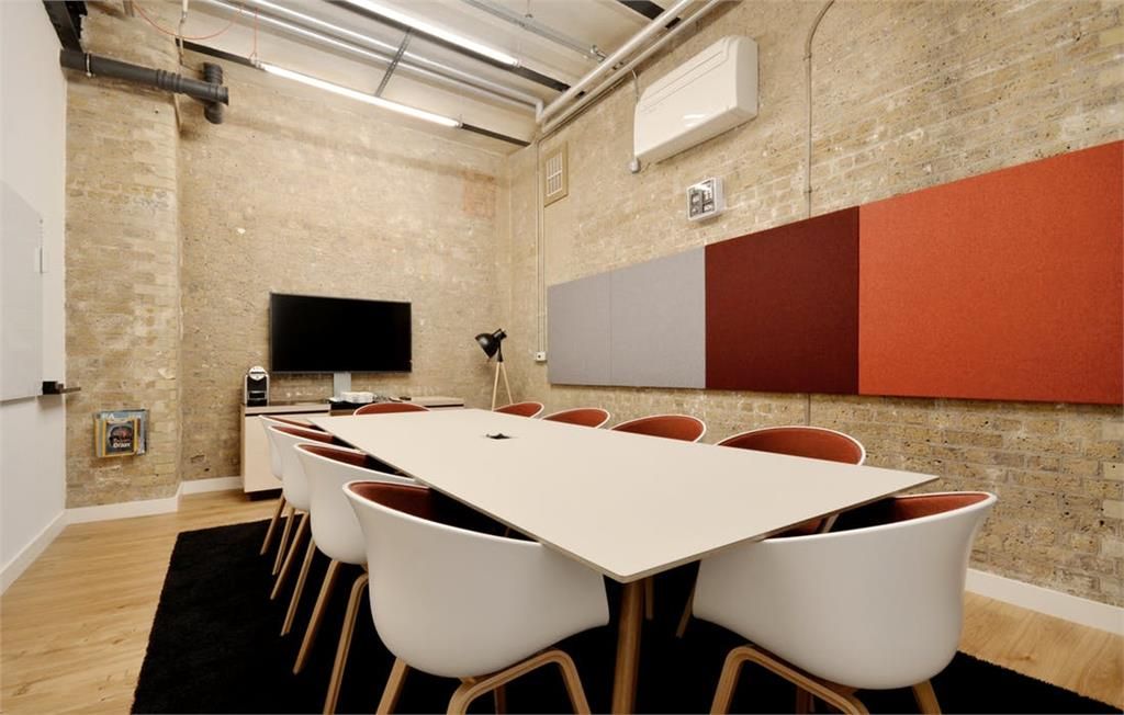 Property photo 2 of 10 Serviced Office To Rent In Clerkenwell Close, Farr