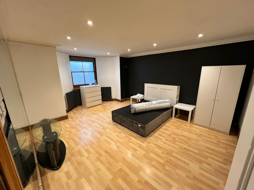 Property photo 3 of 3