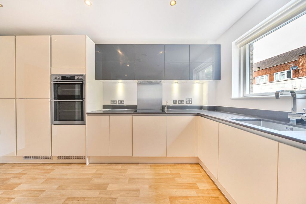 Property photo 2 of 17 Kitchen