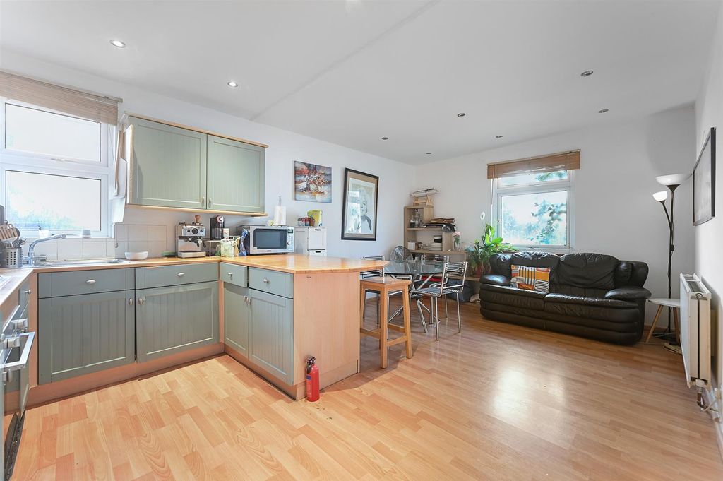 Property photo 2 of 9 Rclr- Fff 29 Minster Road- Reception, Kitchen 3 (1