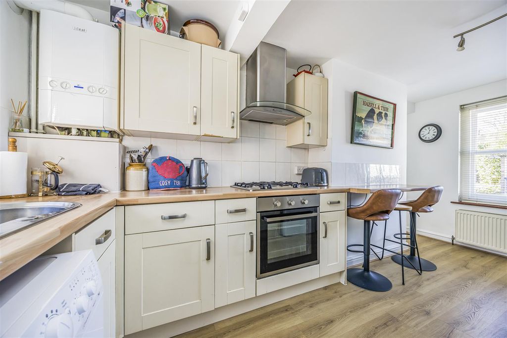 Property photo 3 of 23 8 Elmleigh House, 19 Leigh Road, Havant-Porticomar