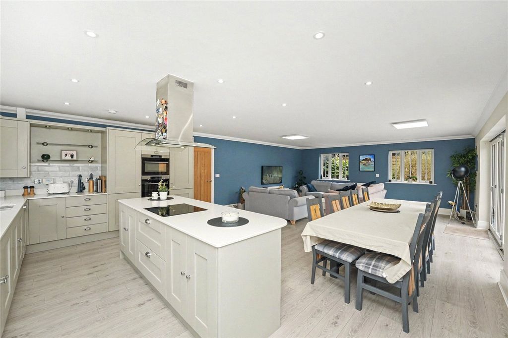 Property photo 3 of 23 Open Plan