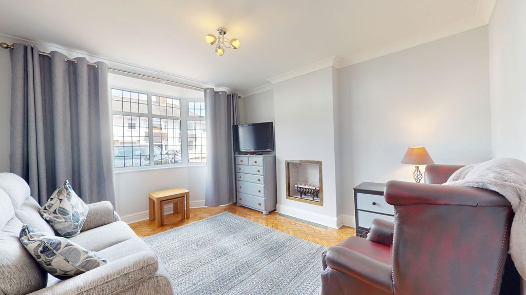 Property photo 2 of 17