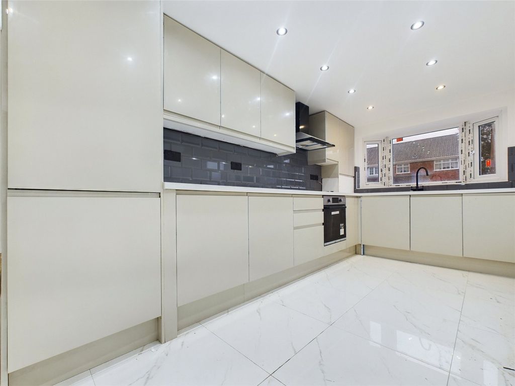 Property photo 1 of 17 Picture No. 01