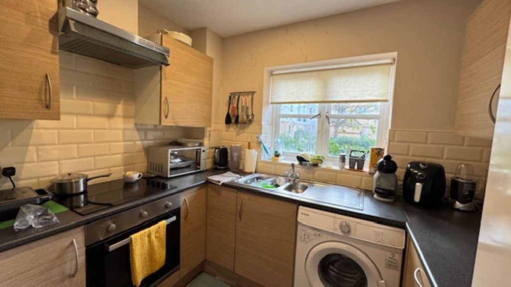 Property photo 1 of 5