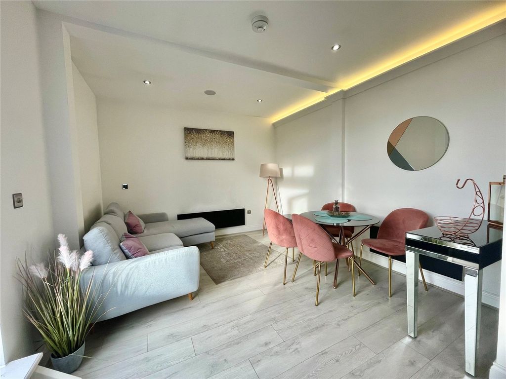 Property photo 3 of 14 Lounge/Diner