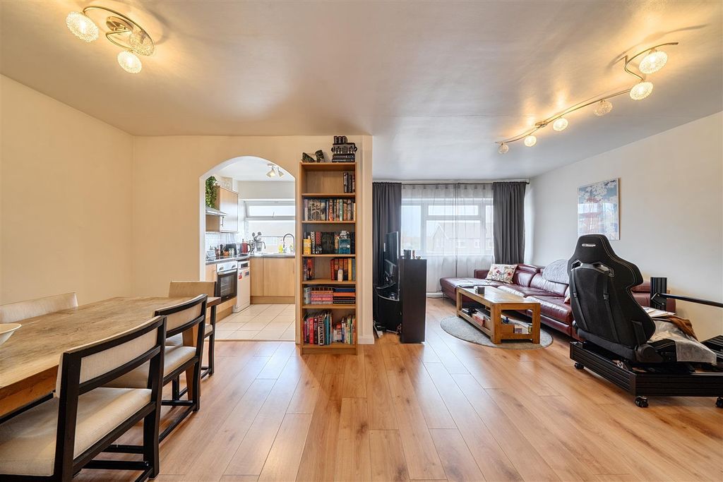 Property photo 2 of 20 1372748-2-68Ff58E1Dd386.Jpg