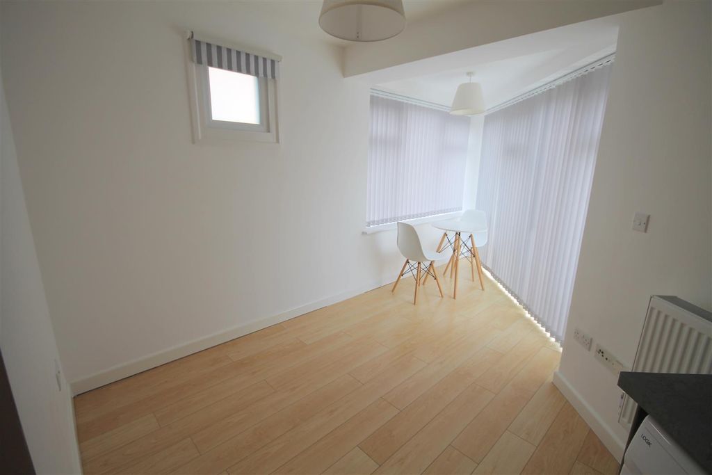 Property photo 3 of 12 Li.Jpg