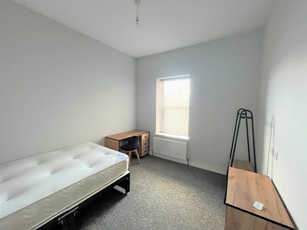 Property photo 1 of 20 A Bright And Spacious Double Bedroom, Perfect For ...