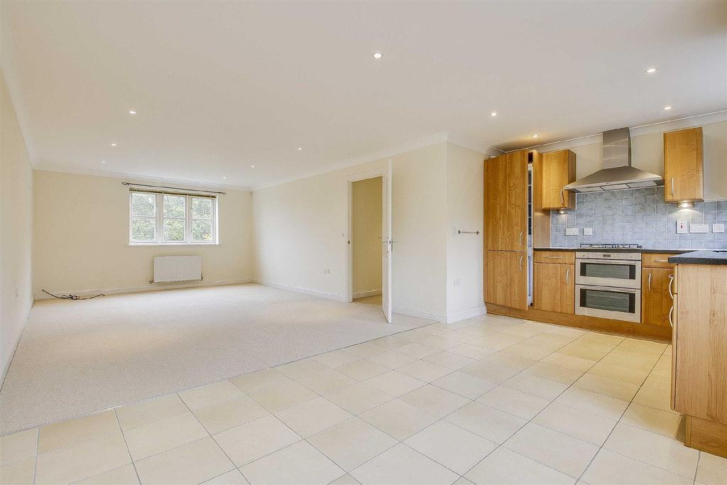 Property photo 2 of 28