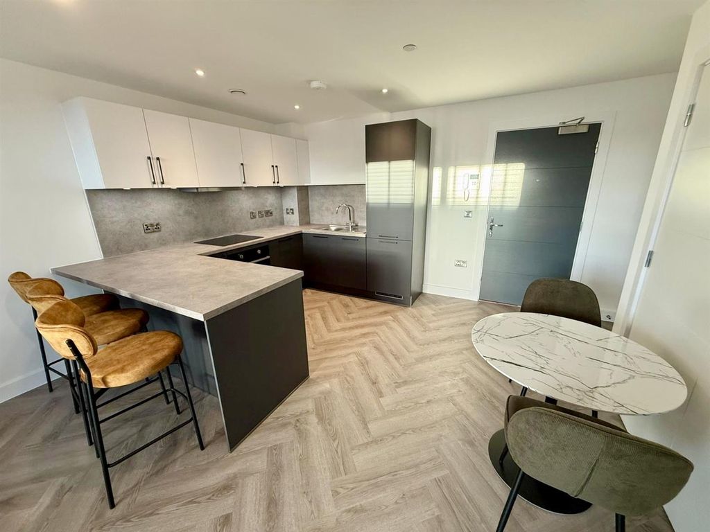 Property photo 1 of 8 Kitchen