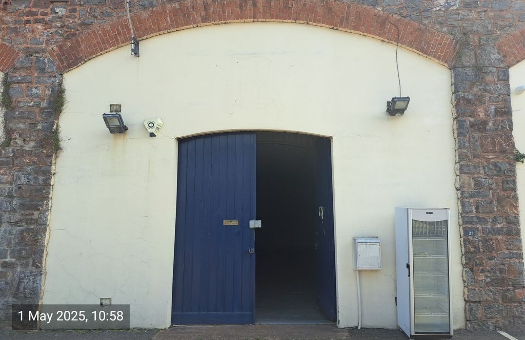 Property photo 1 of 1 The Front Of An Arch.