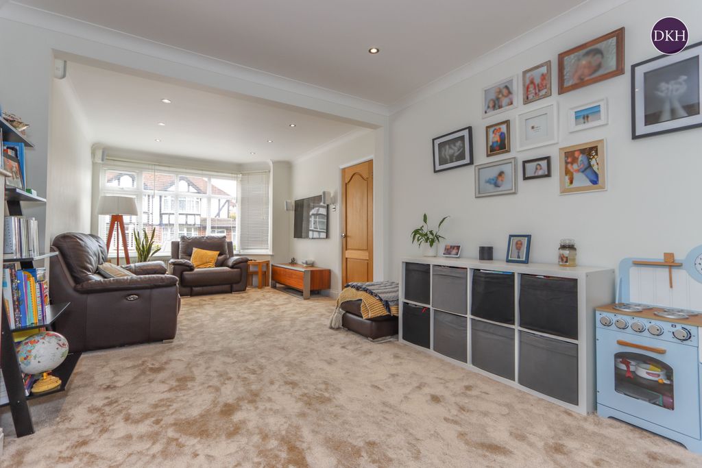 Property photo 2 of 17 Photo 03