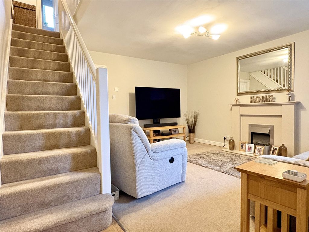 Property photo 2 of 18 Lounge