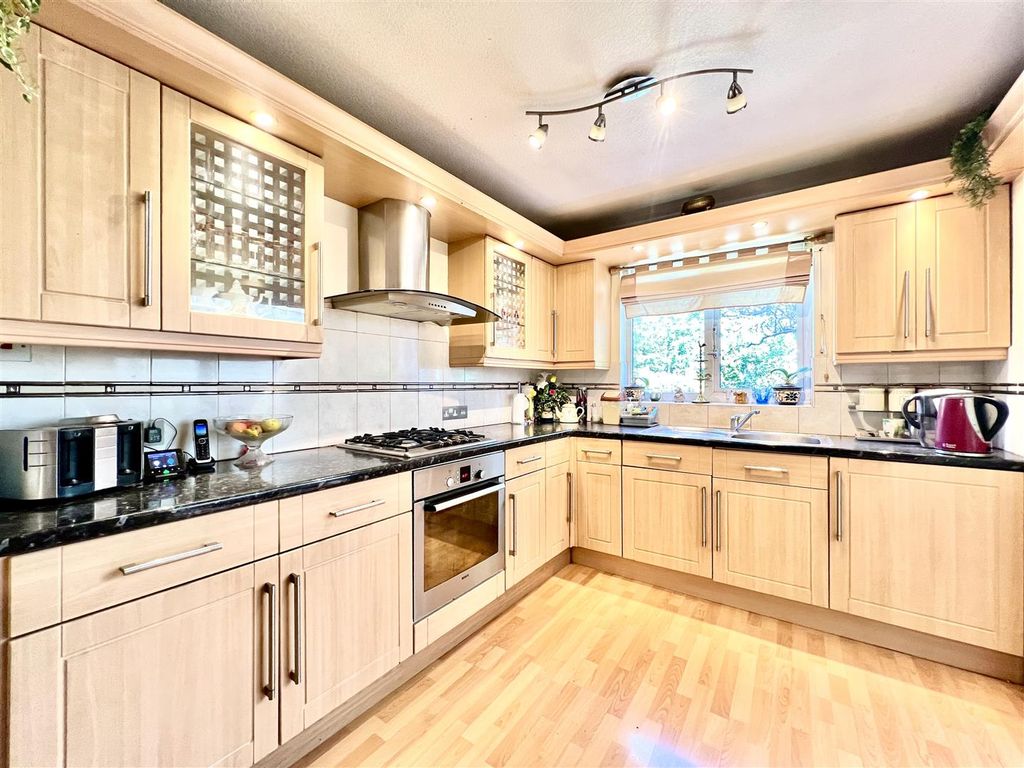 Property photo 2 of 16 Kitchen