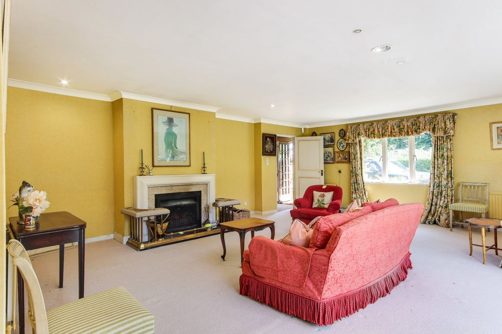 Property photo 3 of 21 Sitting Room