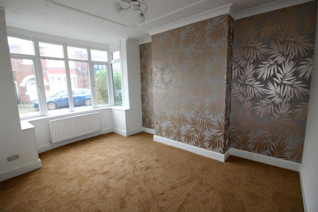 Property photo 3 of 12 Lounge.Jpg