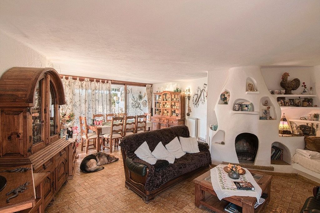 Property photo 2 of 34