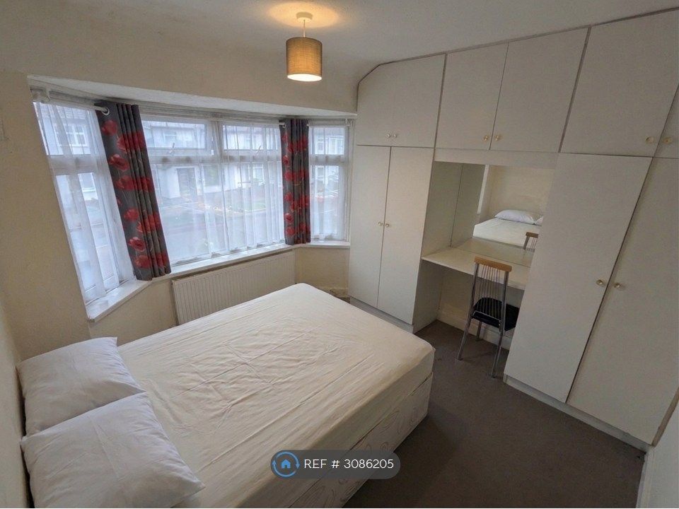 Property photo 2 of 10 1st Double Bedroom