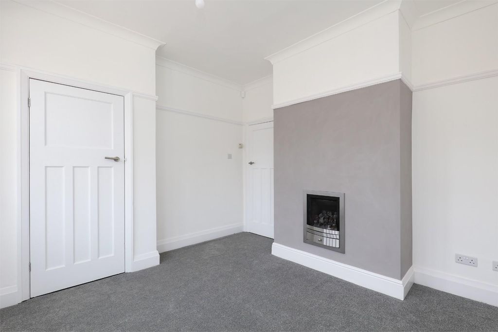 Property photo 3 of 16 Lounge 2.Jpg