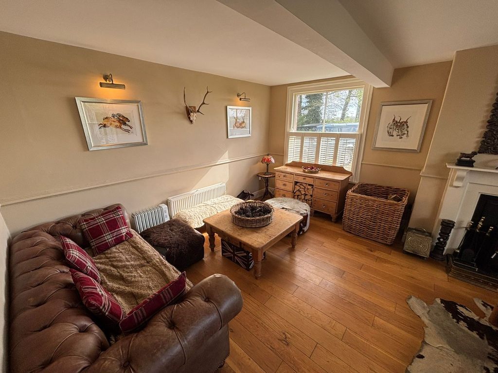 Property photo 3 of 30 Lounge