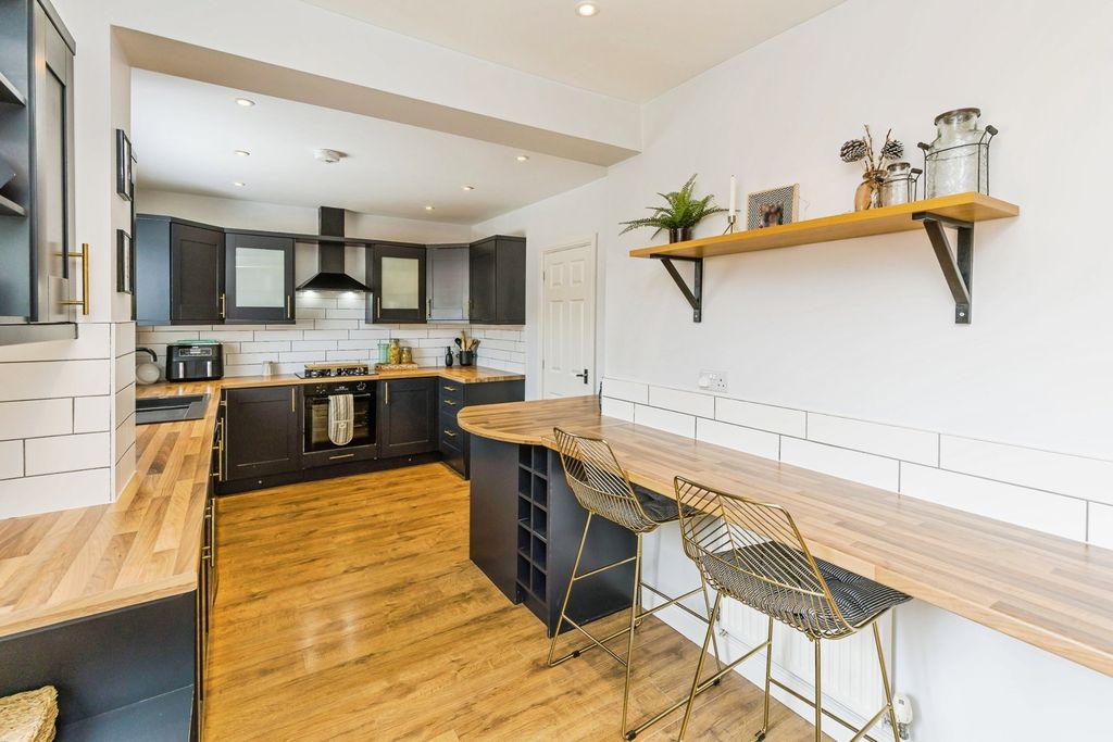 Property photo 2 of 30 Kitchen