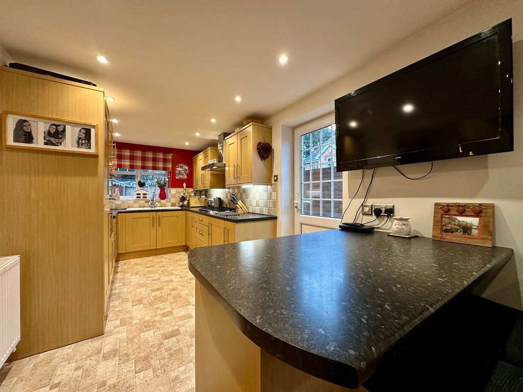 Property photo 2 of 21 Kitchen