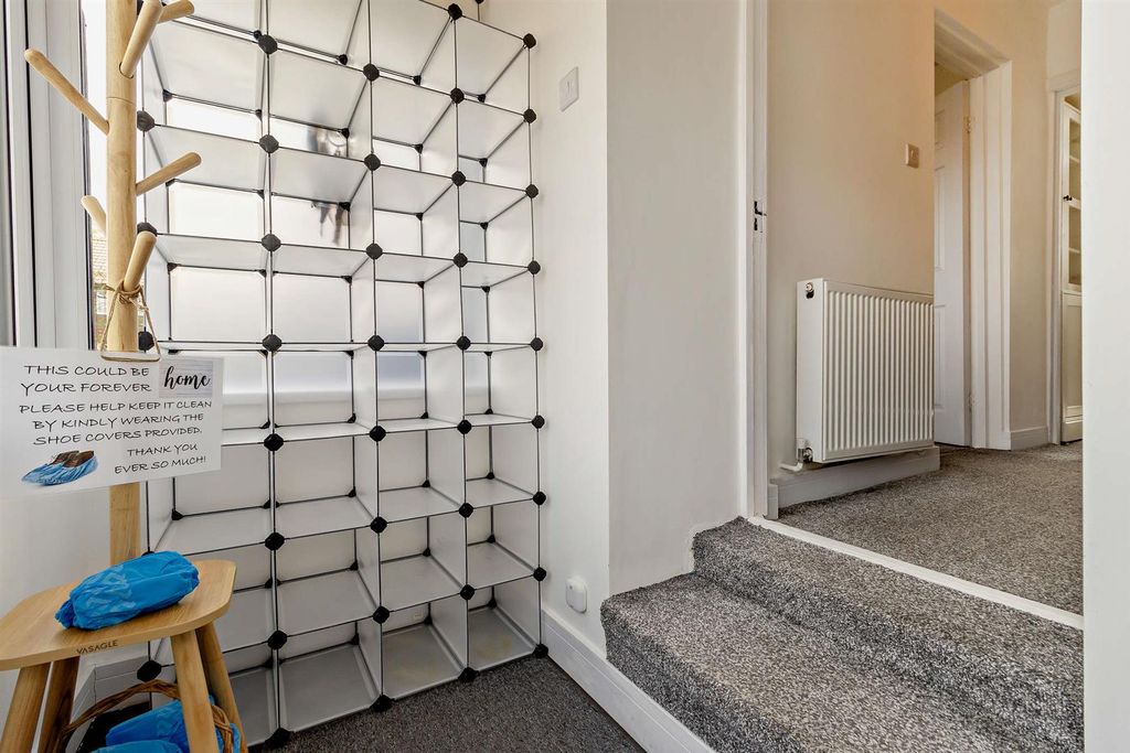 Property photo 3 of 36 8663762-Interior24-800.Jpg