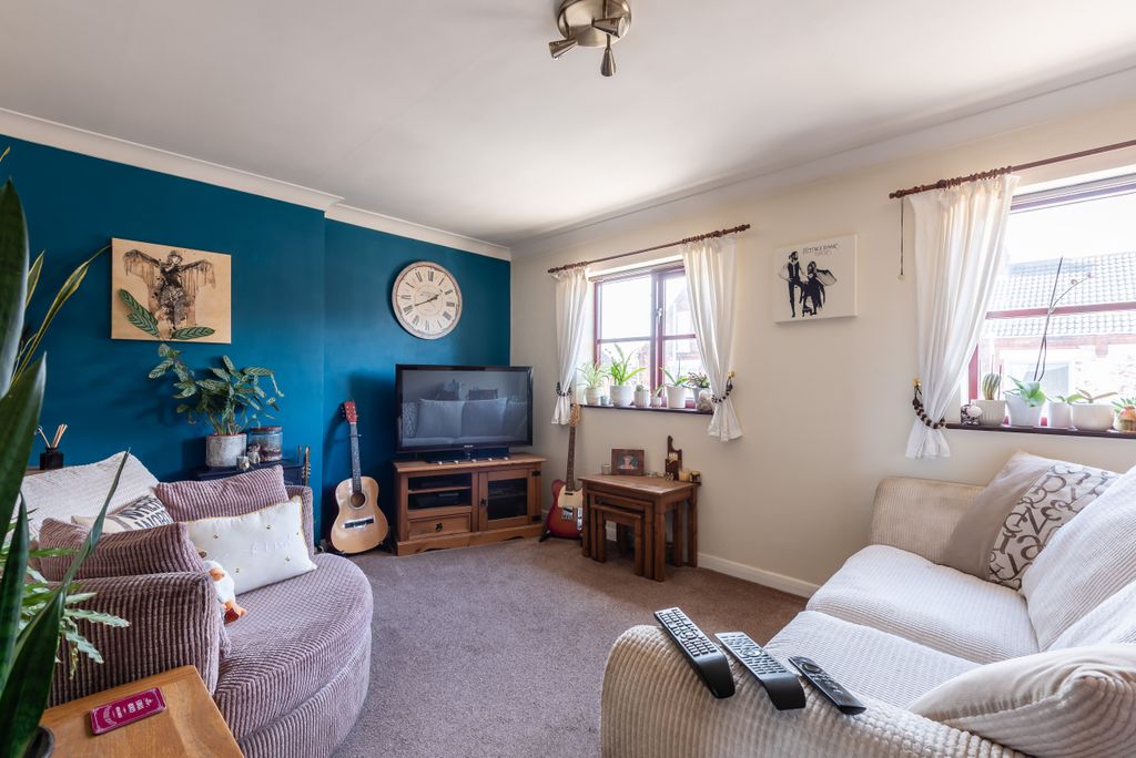 Property photo 2 of 17