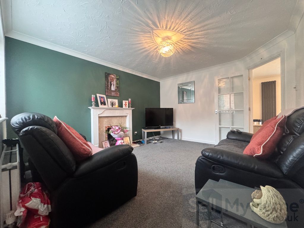 Property photo 2 of 12 Lounge