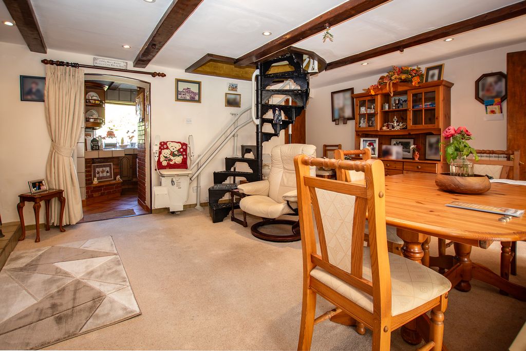Property photo 2 of 11 Photo 1