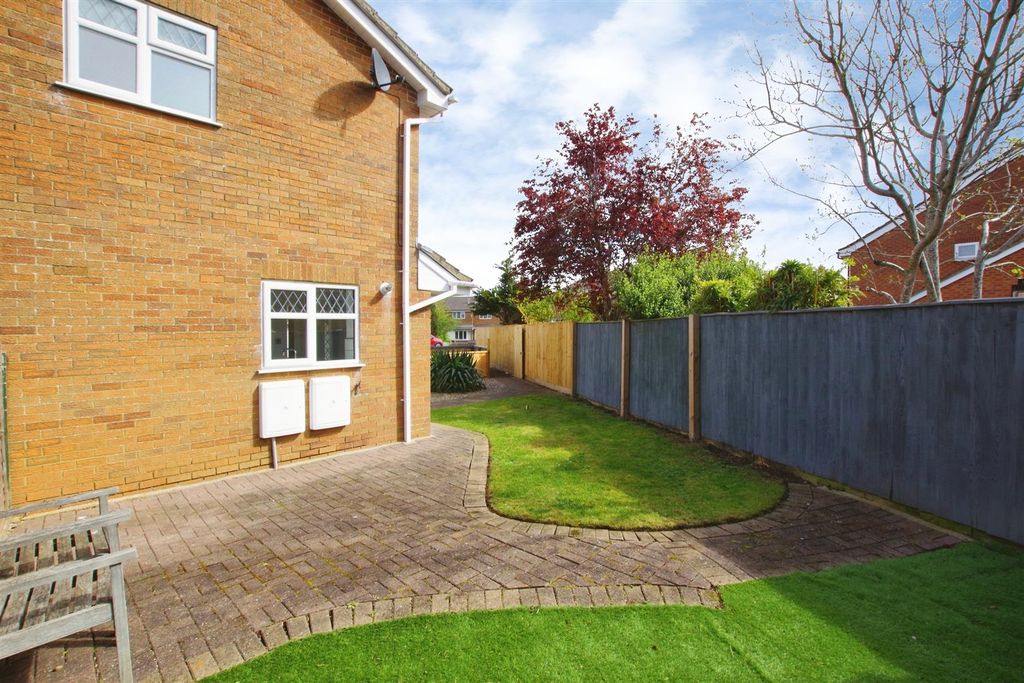 Property photo 3 of 14 Garden