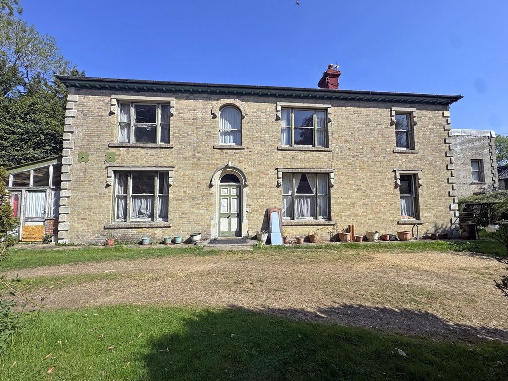 Property photo 1 of 19 7