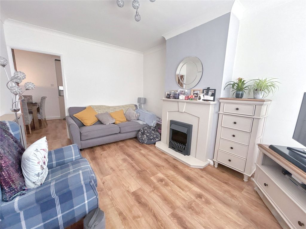 Property photo 2 of 17 Picture No. 12