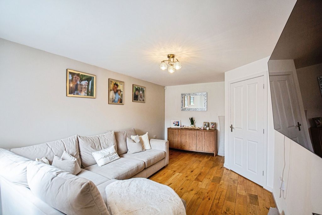 Property photo 3 of 28 Pbox-Img.Jpg