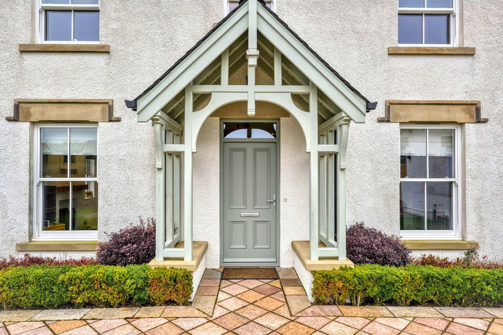 Property photo 3 of 34