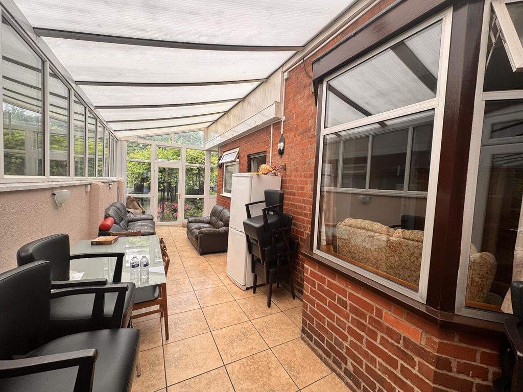 Property photo 3 of 20 Conservatory