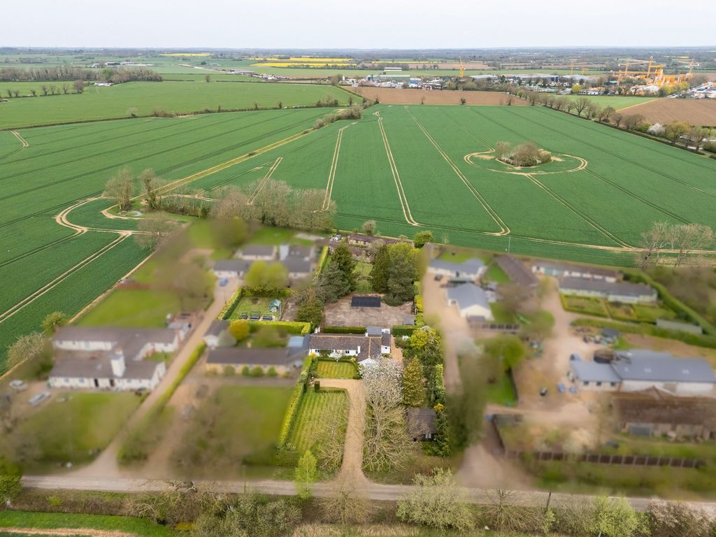 Property photo 2 of 25