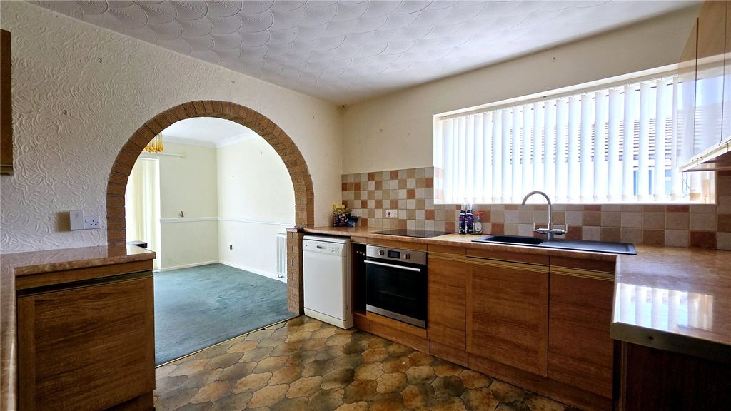 Property photo 2 of 15 Picture No. 32